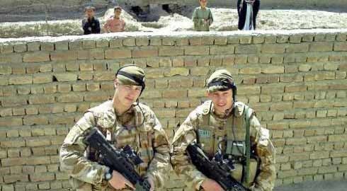 Picture of two British soldier on duty